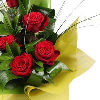 Bouquet 5 red roses + Raffaello